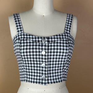 Top corto con corsé elástico de cuadros vichy blancos y negros