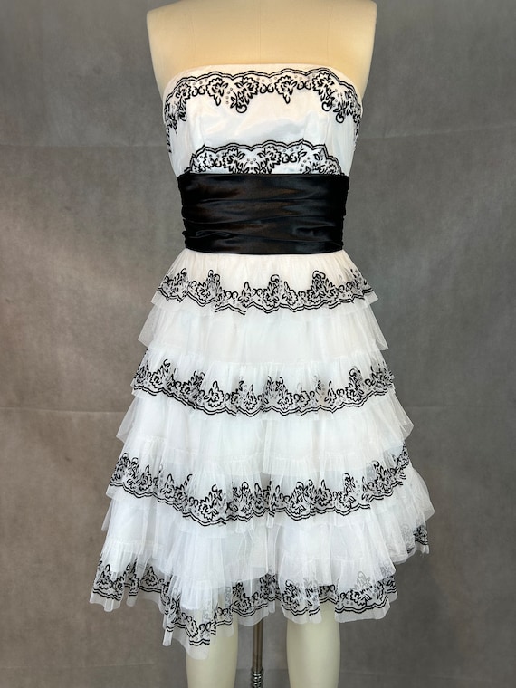 Vintage Strapless White Lace A Line Evening Dress Wedding Dress cc1937 main image 0