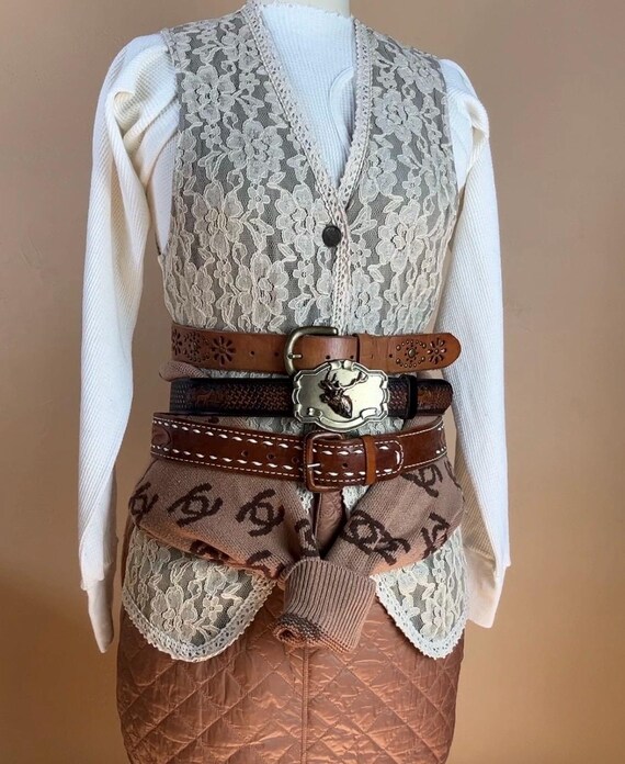 Vintage Genuine Leather Beautifully Tooled Belt With Deers  display picture 3