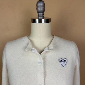 Pre Owned Off White Women's Cashmere Cardigan Sweater With Embroidered Heart Logo - Garşons
