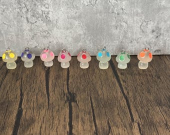 Mini Mushroom crochet stitch marker | knitting stitch marker | Shroom | Funges progress keeper | crochet stitch holder | mini mushroom Fungi