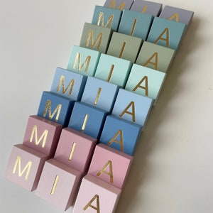 Bloques de madera con letras, Bloques de nombres, Letrero de nombre con letras doradas, Anuncio de bebé con bloques de madera, Letras de madera personalizadas, Regalo para niños