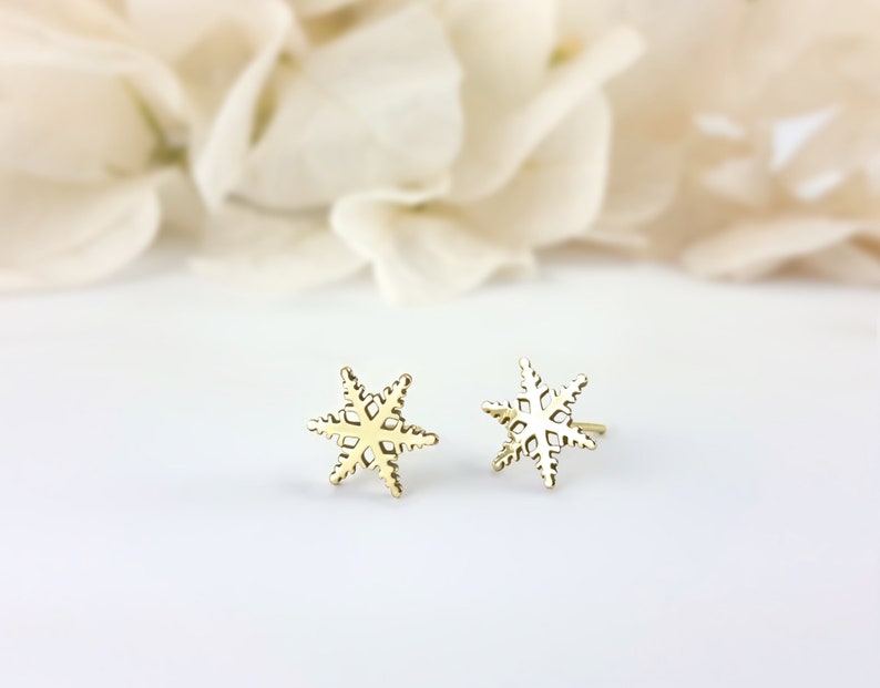 Gold Snowflake Earrings Snow Flake Studs 14 Karat Gold Stud - Etsy UK