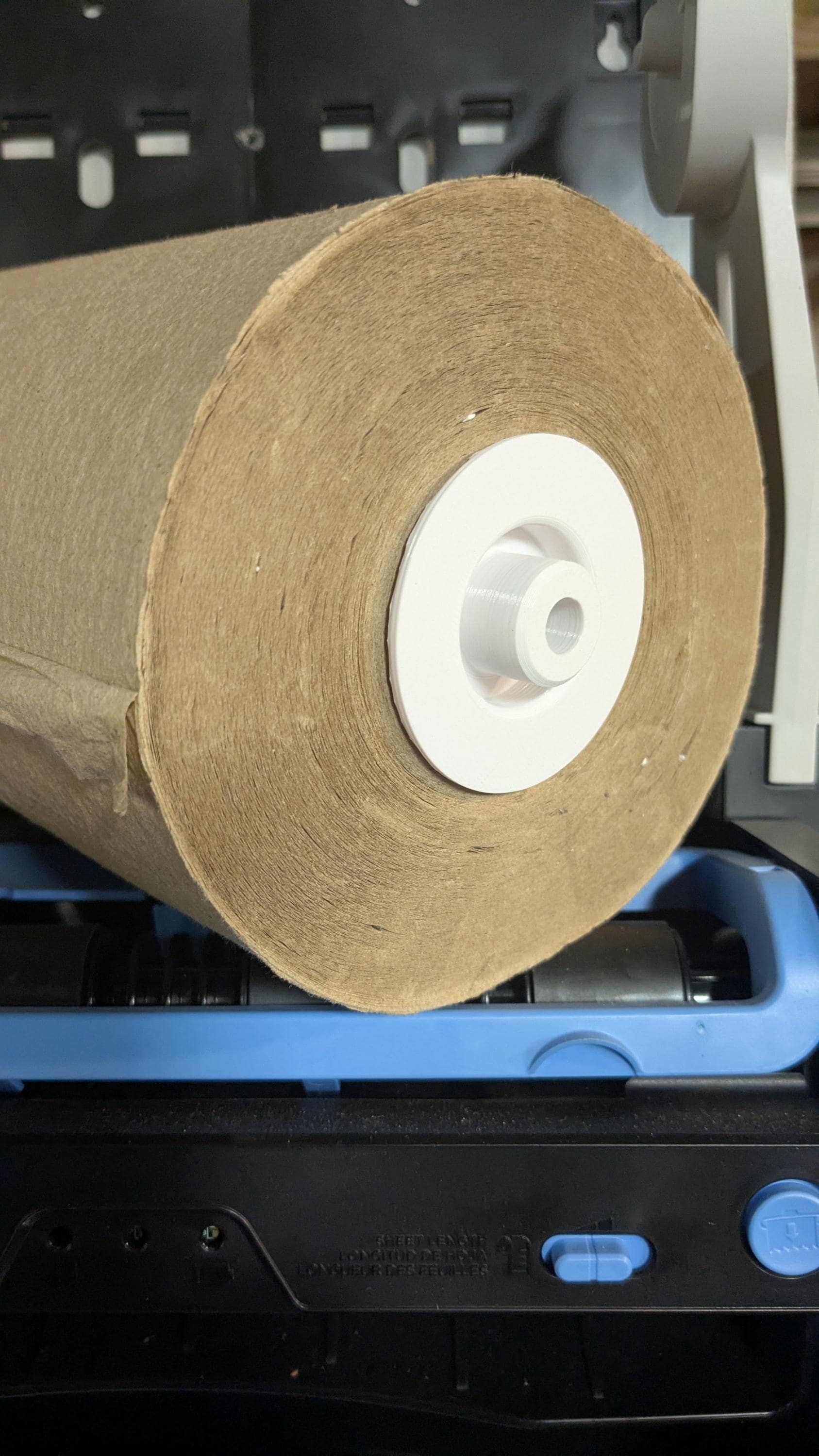 Sysco Complete 360 Imperial 4527877 Paper towel adapter for 2" core rolls