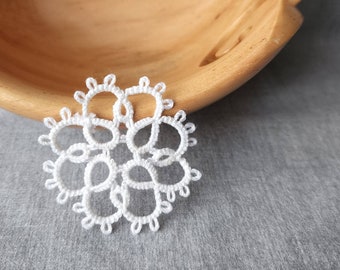 Handmade Tatted Lace, Single Floral Medallion, sold by the dozen