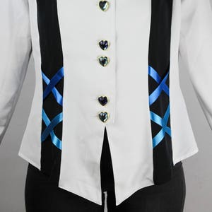 Vintage Bluse Herz Knöpfe M, Whimsical Weißes Shirt Schwarze Streifen Blaue Satin Bänder Kreuz