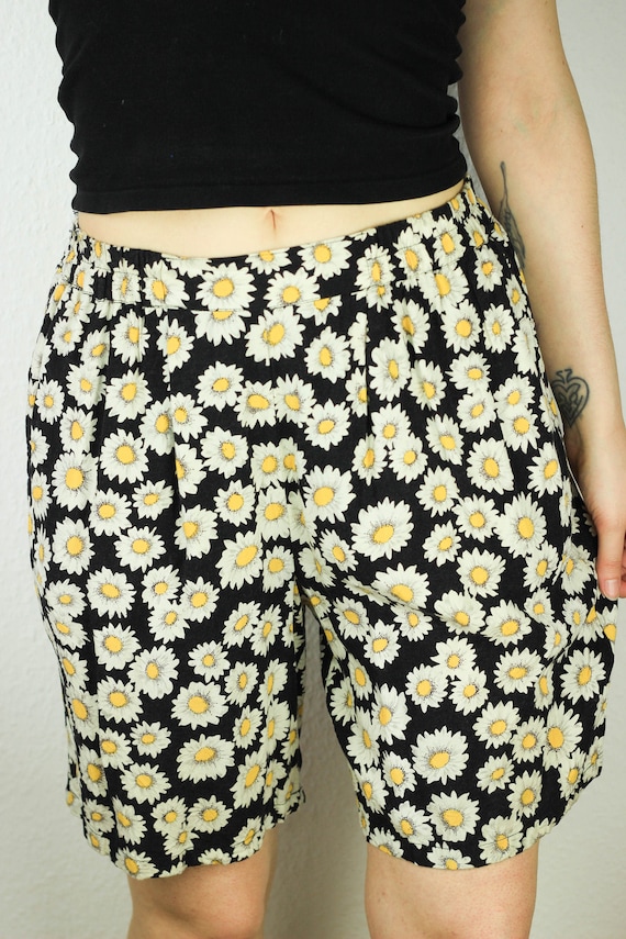 Vintage Daisy Pattern Short Culottes, Wide Flower 