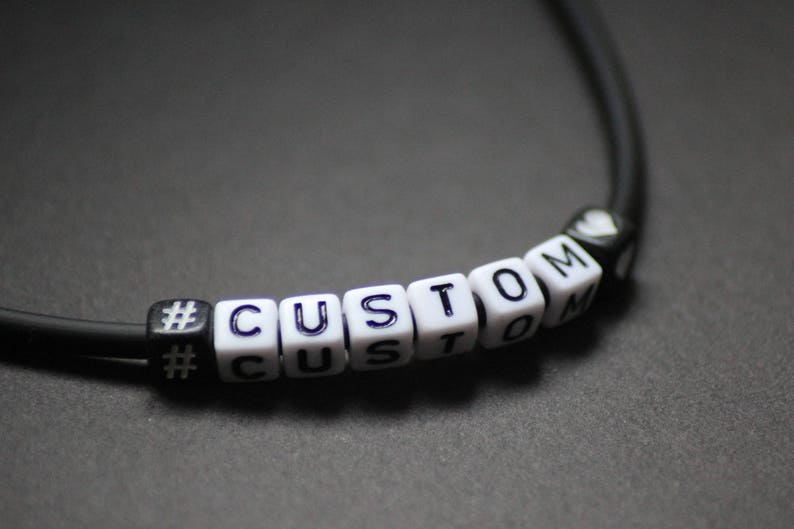 CUSTOM CHOKER Name Wort Deiner Wahl, Individuelle Kette Buchstaben Perlen, 90er Grunge Schmuck, Punk Pastel Goth Bild 1