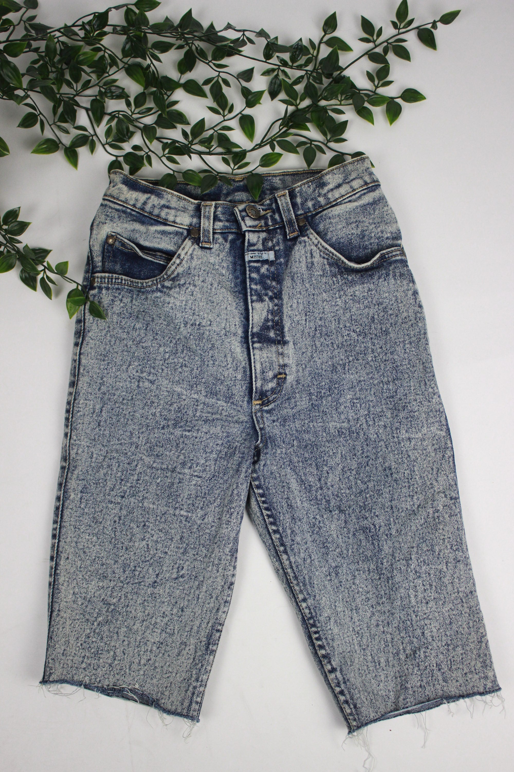 Vintage MUSTANG Skinline Jeans Cut Off, Acid Washed Denim Vintage MUSTANG Skinline Jeans Cut Off, Acid Washed Denim