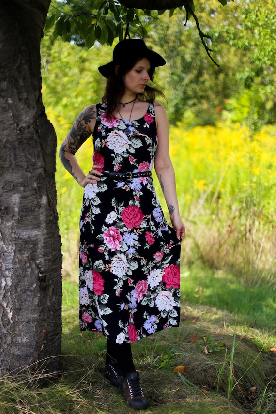 marilyn monroe black and white dress Vintage 1980s Black & Red Rose Print Silk Dress, Small main image 0