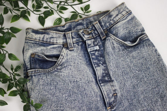 Vintage MUSTANG Skinline Jeans Cut Off, Acid Washed Denim Vintage MUSTANG Skinline Jeans Cut Off, Acid Washed Denim