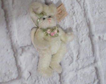 Peluche de conejito Purity Angel de Bearington Collection, 8 pulgadas, color crema, con orejas de alambre, estilo vintage.