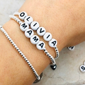 pulsera de nombre personalizado, pulsera de palabra personalizada, pulsera de cuentas de plata, pulsera de pila elástica de plata, regalo del Día de las Madres de la hija