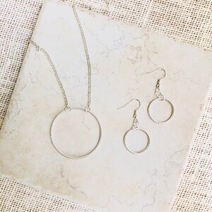 Circle Necklace Set, Hoop Earring Set, Step Mom Gift, Best Friend Birthday Gifts for her, trendy jewelry, minimalist necklace silver, sister