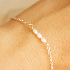 Freshwater Pearl Bracelets For Women, Dainty Pearl Bracelet, Minimalist Bracelet for her, Jr Bridesmaid Gift, Mothers Day Gift from daughter