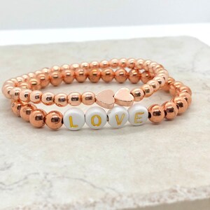Pulseira com letras em ouro rosa, pulseiras com nome personalizado para mulheres, pulseira mantra personalizada, presente de dia das mães da filha, aniversário da irmã