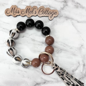 Pulsera con llavero y estampado de leopardo, con borlas, cuentas, elástica, cuentas gruesas, ideal para profesor/a, amigo/a, mamá, jefe/a, cumpleaños, regalo, talla más grande y holgada.