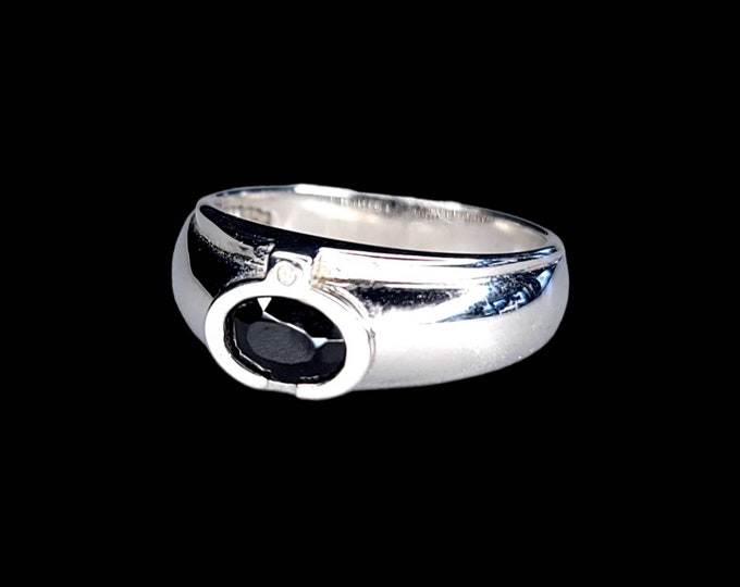 Gents 10K White Gold Natural 1.00 Carat Black Onyx & Diamond Ring.