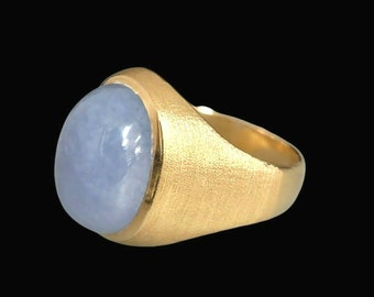 Handcrafted 14 Karat Yellow Gold 11.50 Carat Chalcedony Cabochon Unisex Ring