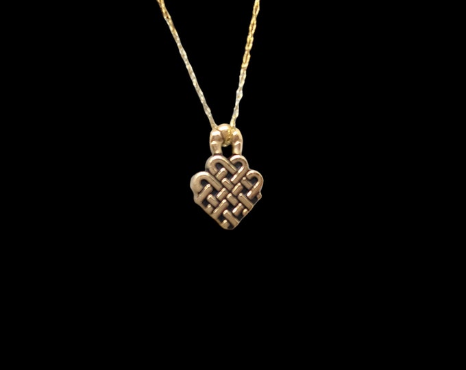 Beautiful Minimalist 10K Yellow Gold Celtic Knot Heart Pendant With 18" Chain.