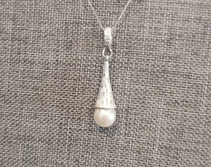 Gorgeous Handmade Diamond Cut 14K White Gold 7.77mm Pearl Pendant.