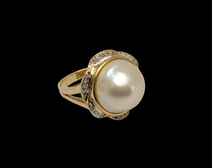 Gorgeous 14K Yellow Gold 15mm Mabe Pearl & Diamond Ring.