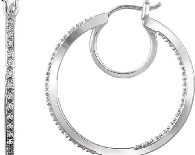 Gorgeous 14 Karat White 1/4 Carat Diamond 28.9mm Hoop Earrings