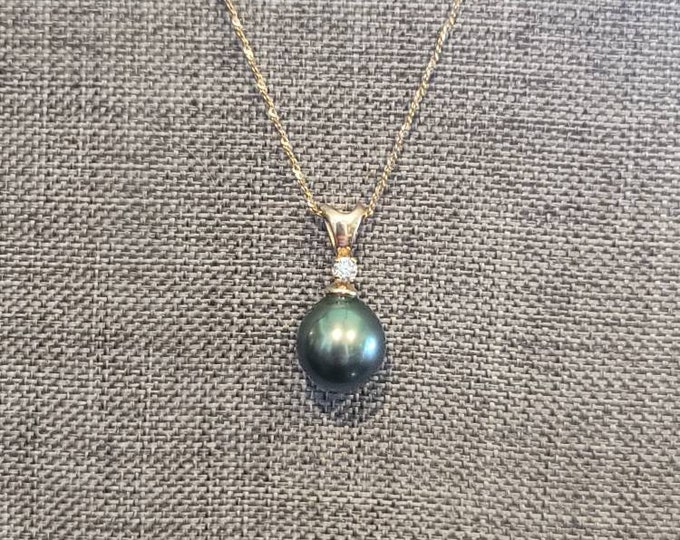 Gorgeous 14K Yellow Gold  11.75mm Tahitian Pearl & VS1 F-G Diamond Pendant.