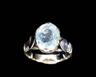 Art Nouveau Era 9K Yellow Gold Natural 2.50 Carat Oval Cut Aquamarine Ring.