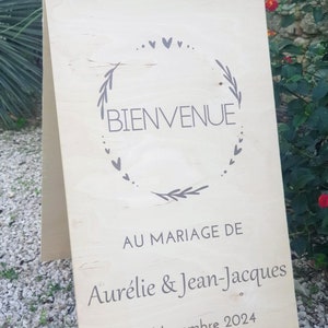 Carte de mariage « bienvenue au mariage » en bois clair. Pancarte de mariage pour déco champêtre ou bohème sans chevalet