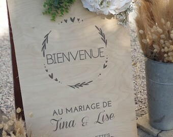 Panneau de bienvenue au mariage en bois peint. A ouvrir ou à poser