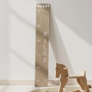 Toise en bois massif peinte à la main- Idée cadeau pour une naissance ,un anniversaire- Déco chambre enfant image 14