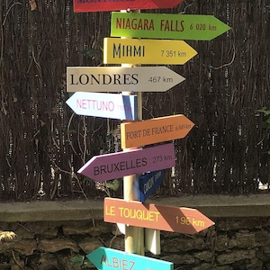 Fleches déco du jardin, lembranças de viagem. Fleche directionnelle en bois pour cadeau personnalisé. Cadeau amoureux des voyages