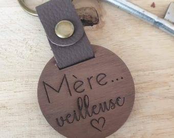 Porte clé personnalisé, Porte clef en bois et cuir, cadeau fête des mères , famille  - maman, papa, marraine, parrain
