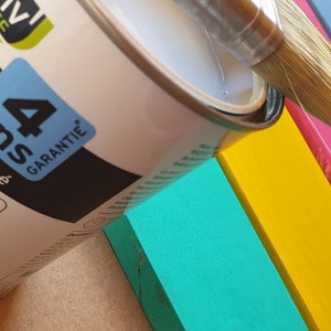 Couches de vernis supplémentaires pour pancarte en bois