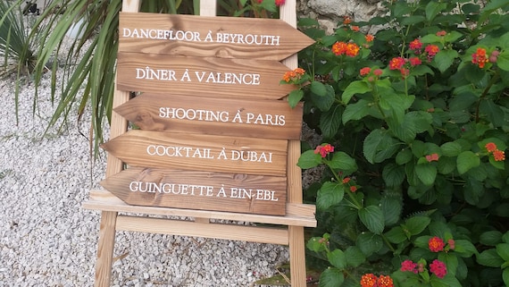 Flèches déco mariage ou cérémonie . Flèche personnalisable en bois massif peint et vernis