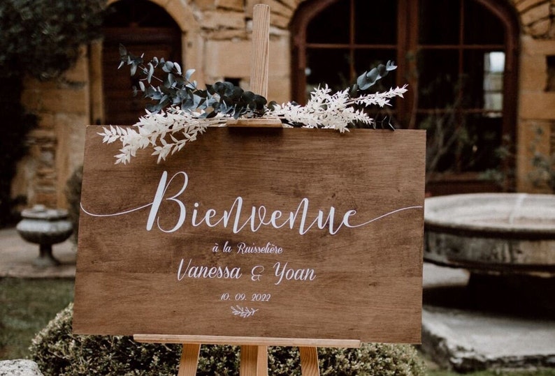 Pancarte de bienvenue au mariage en bois peint image 1