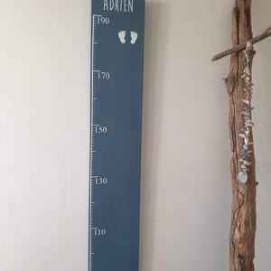 Toise peinte à la main en  bois massif ,personnalisable .  Création originale, faite main- Décoration chambre d'enfant