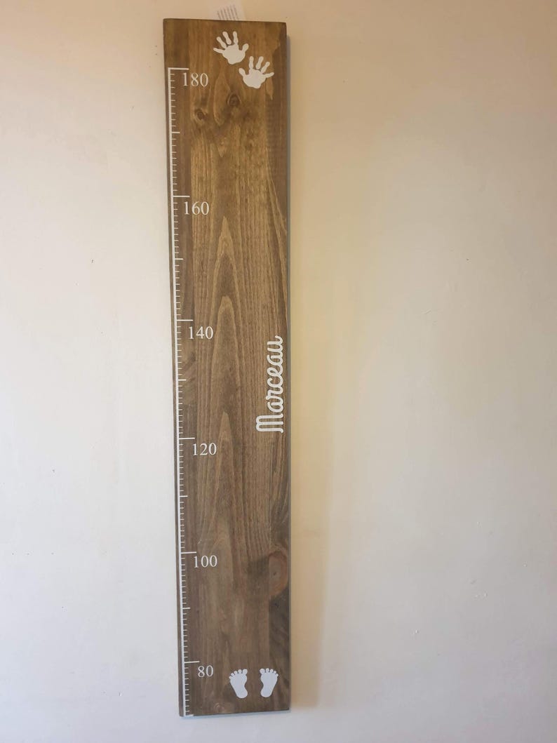 Toise en bois massif peinte à la main- Idée cadeau pour une naissance ,un anniversaire- Déco chambre enfant image 1