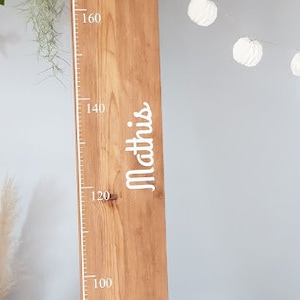 May include: Wooden height chart featuring a white llama and measurement markings. The chart is inscribed with the name "Mathis" and the date "24 Octobre 2019". The chart measures up to 180 cm.