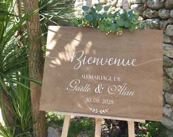 Pancarte de bienvenue au mariage en bois peint à la main. Panneau d'accueil pour mariage champêtre bohème épuré et élégant