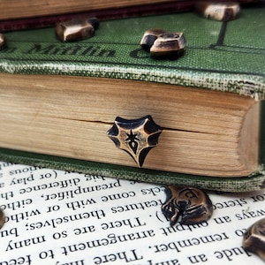 Bronze FFXIV job stone pins (2)