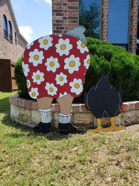 Old Lady Grandma Bending Down Yard Sign/ Chicken Butt/ Funny Wood Sign/ Lawn Decor/ Yard Decor/ Garden Decor/ Lady Bending Over
