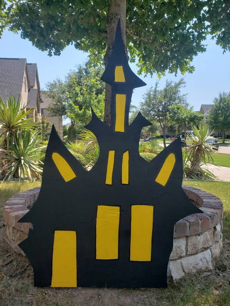 Haunted House Yard Art/ Halloween Yard Decor/ Creepy House Etsy