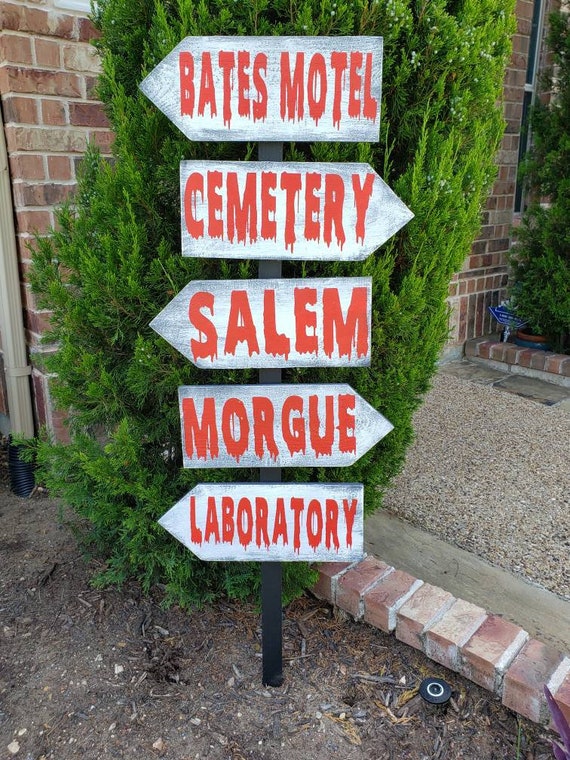 Halloween Directional Sign/ Creepy Halloween Decor/ Holiday Yard Decor/ Halloween Wood Stakes/ Halloween Yard/ Halloween/ Halloween Decor