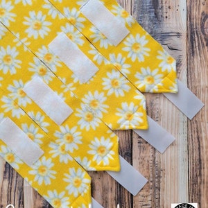 Polo Wraps / Stable Wraps, Set of 4 OR Set of 2, Standard  Size, Daisy Flowers, Vivid Yellow Base