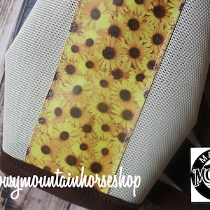Maschera anti-mosche per cavalli, realizzata a mano negli Stati Uniti, Montana, con motivo a campo di girasoli
