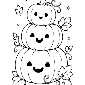 Puede incluir: Una ilustración de arte lineal en blanco y negro que muestra una pila vertical de tres calabazas con caras sonrientes. Las calabazas están rodeadas de hojas de otoño decorativas, enredaderas en espiral y pequeños acentos circulares y de estrellas.