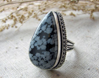 Snowflake Obsidian ring size 8. Statement Jewelry. Obsidian Gemstone. Halloween Accessories. Gothic Gift. One Of A Kind. Witch Ring Cocktail