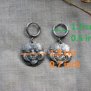 Kolczyki z Gorgoną Meduzy, starożytna grecka kopia monety z Gorgoneionu, grecki amulet ochronny, srebrna biżuteria gotycka, prezent wiccański zdjęcie 4